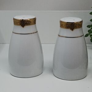 Pegasus Classic White and Gold Ceramic Shakers